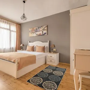 3* Hotel apartamentowy Old Town Deluxe Flats